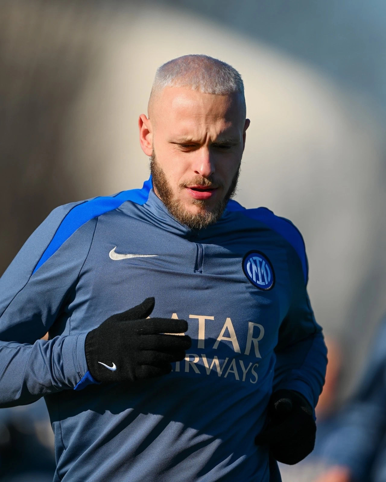 星空体育 -赛地聚焦——欧超杯关键时刻热度飙升，尼斯再遭质疑，质疑声仍在，球探报告显示潜力(欧超杯赛前发布会)