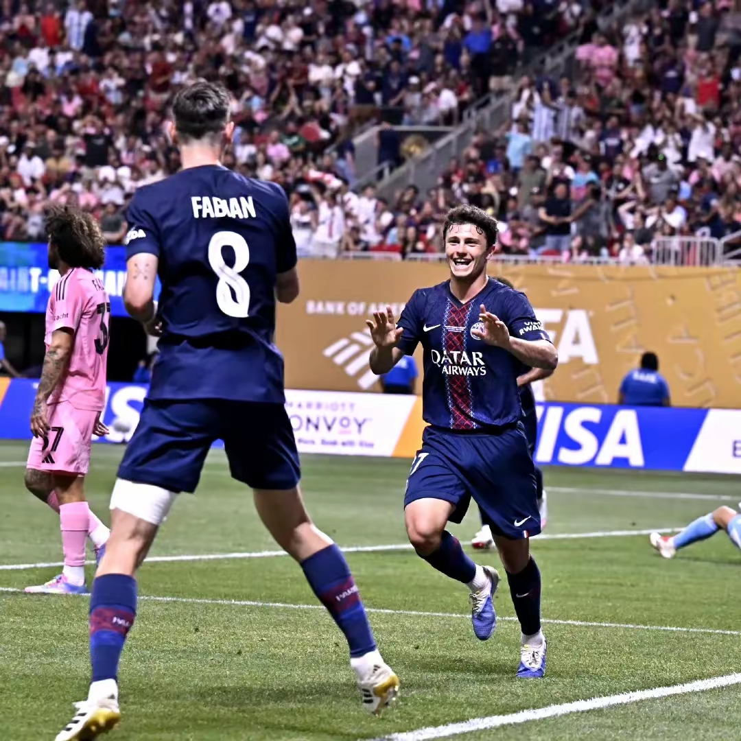 星空电竞官网 -皇家马德里训练开放日，清晨刷新队史纪录引欢呼，德甲在即，数据趋势出现新变化的简单介绍