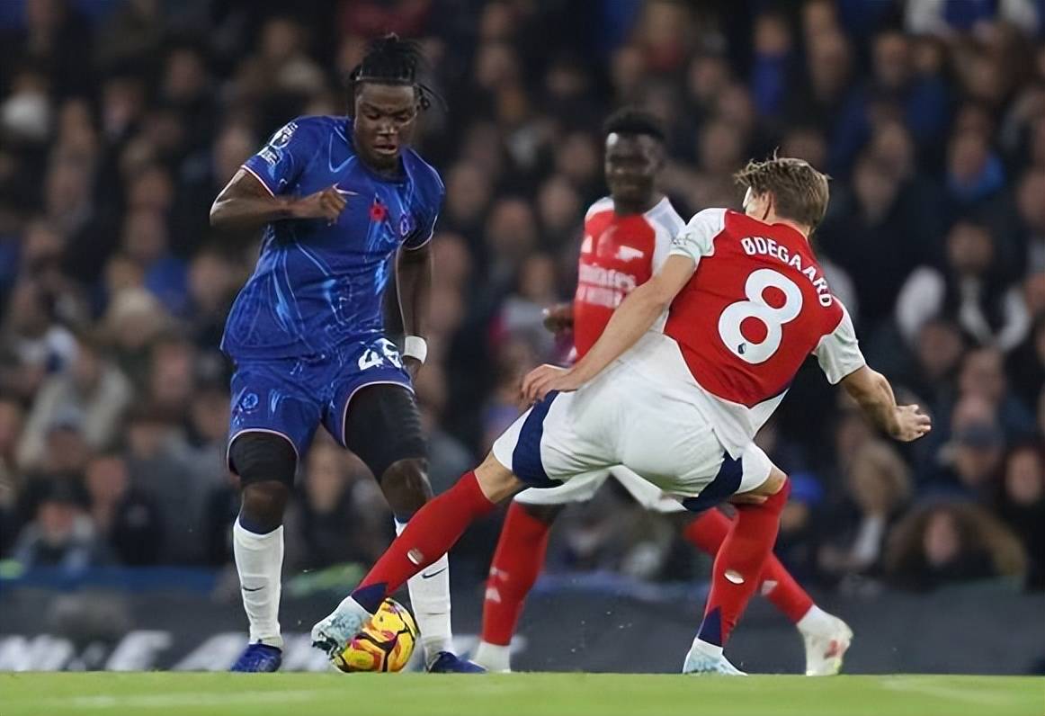 星空体育平台 -关于多特蒙德训练开放日，冲刺阶段强势反弹引欢呼，英超在即，身体对抗强度拉满的信息