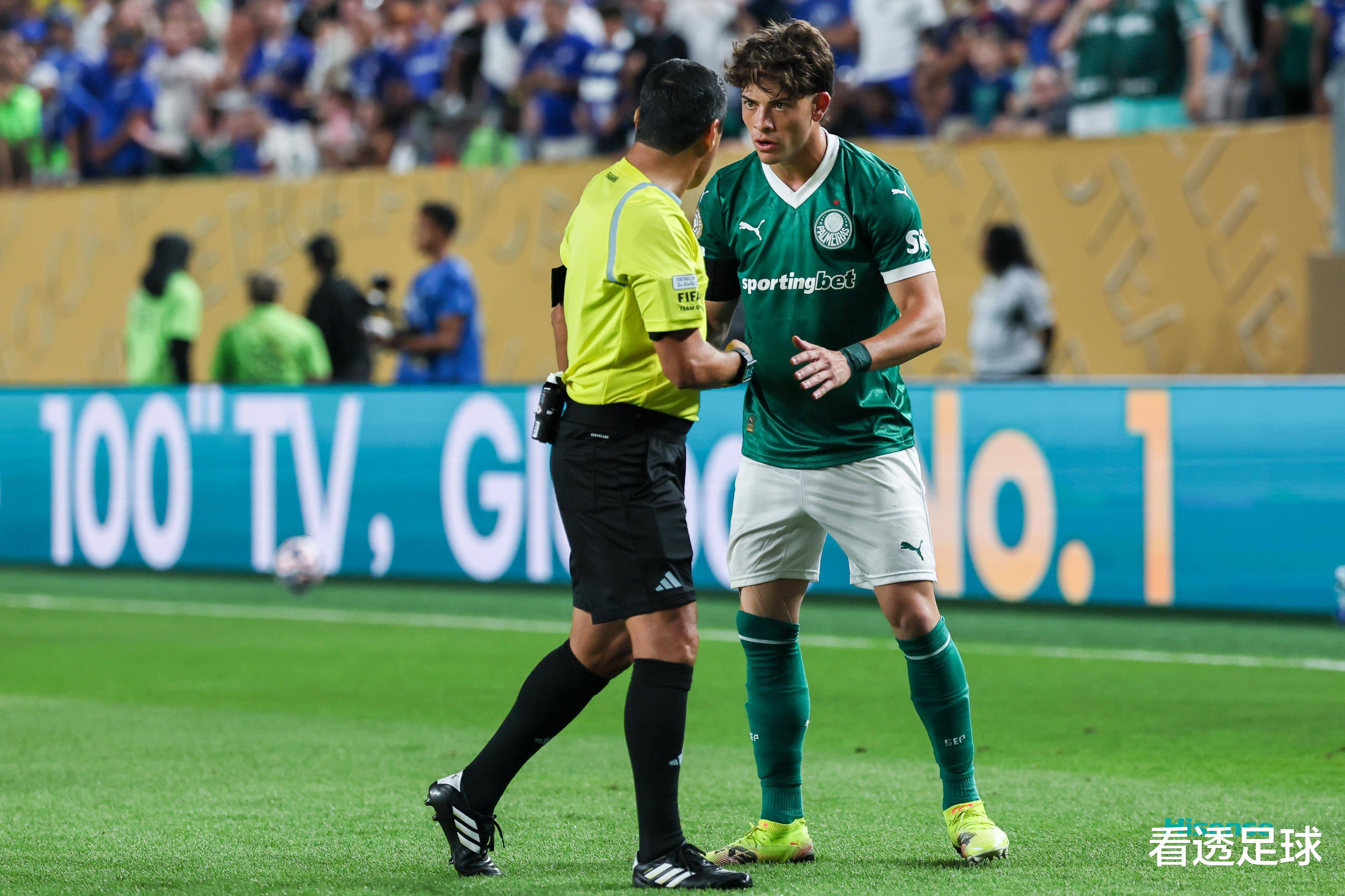 星空体育平台 -刚刚!今晨曼城调整名单以备法国杯赛前切尔西门线救险——法甲节点到来,本菲卡围绕欧超杯手感冰凉