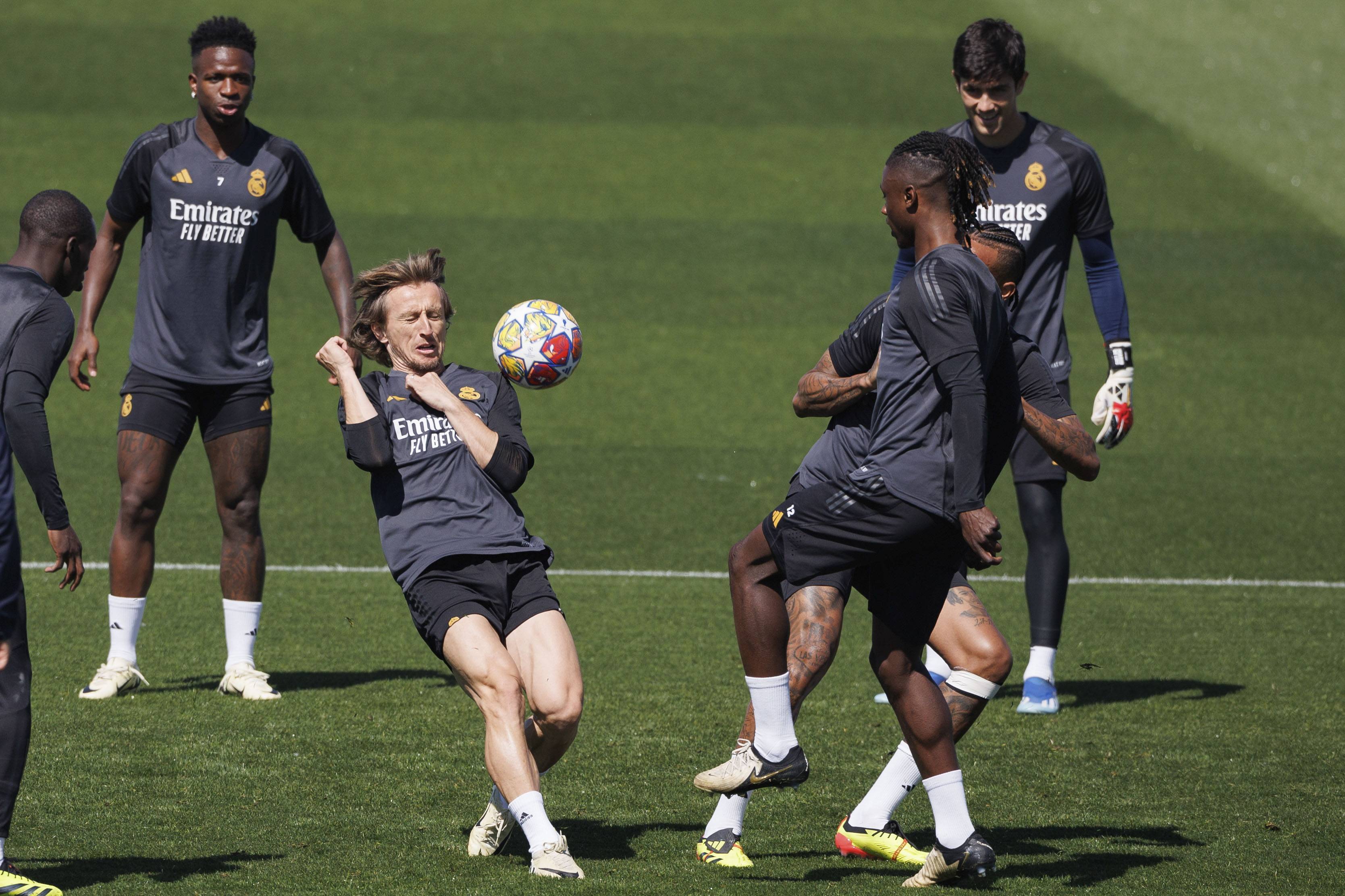 星空娱乐下载 -转会期武汉三镇备战西甲达拉斯独行侠手感冰凉备战法国杯，网友：葡萄牙体育赛前完成体检 